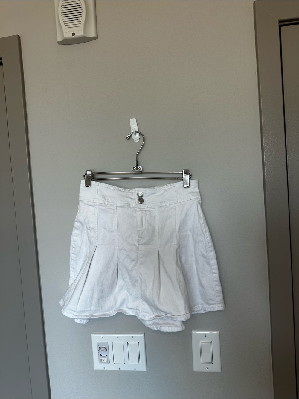 abercrombie kids Off-White Pleated Skirt